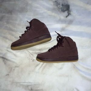 Air Force 1 mid size 4 youth (6 in women’s)